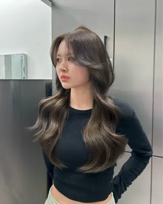 ロング 大人レイヤー/艶髪 🇺🇸TOMONAのヘアスタイル