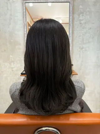 セミロング カラー iru【イル】所属・Misaki ミサキのヘアスタイル