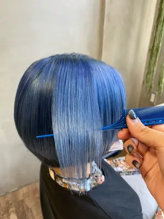 ショート カラー 梅田ハイトーン チダ ヒナノのヘアスタイル