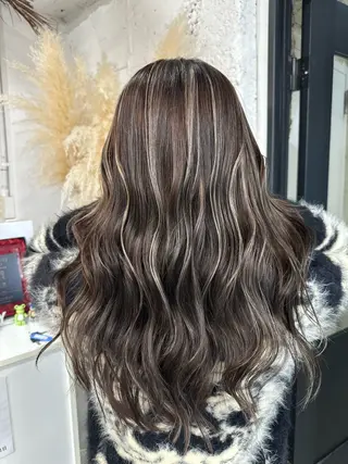 ロング カットカラー🩷 五島桜樫のヘアスタイル