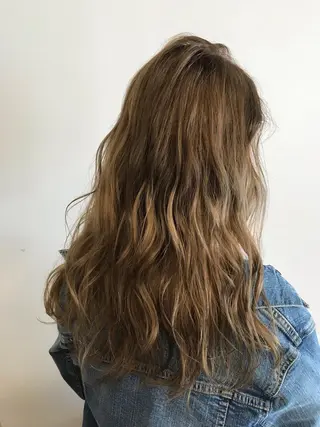 セミロング カラー デザインカラー🌈 高木リョウのヘアスタイル