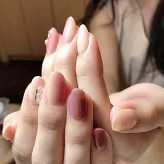 セミロング ネイル パラジェル lira nailのネイルデザイン