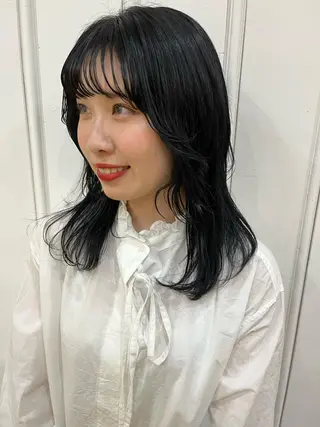 セミロング カラー ヘアアレンジ pu+on. nailworks所属・fuyumi / ニュアンスネイルのネイルデザイン