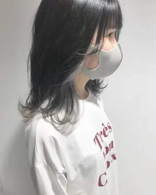 ミディアム カラー 内田 衣海のヘアスタイル