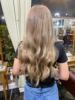 ロング カラー モモカ/ハイトーン /バレイヤージュのヘアスタイル