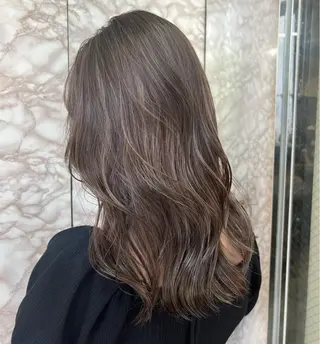 ミディアム カラー 🩶透明感グレージュ /レイヤー🩶のヘアスタイル