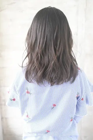 セミロング KAMIGAMI所属・KAMIGAMI SAKAEのヘアスタイル