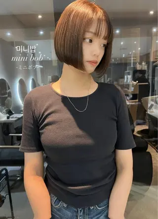 ショート カラー 韓国🇰🇷レイヤー 映える顔周り🩷のヘアスタイル