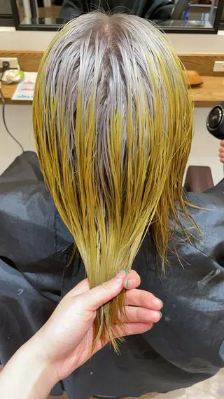 ミディアム 栗林 茉那のヘアスタイル