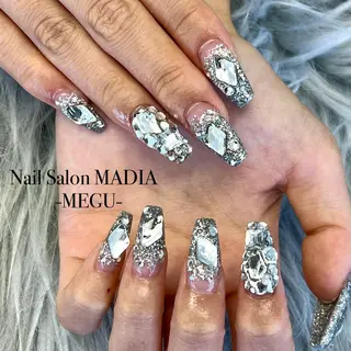 ネイル MADIA藤沢所属・MADIA MEGUのネイルデザイン