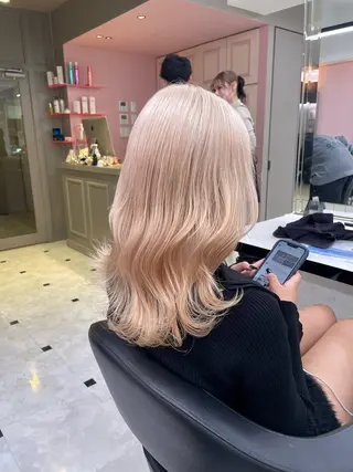 ロング カラー ヘアアレンジ ブリーチカラー🩰 ガーリー🩰とらのヘアスタイル