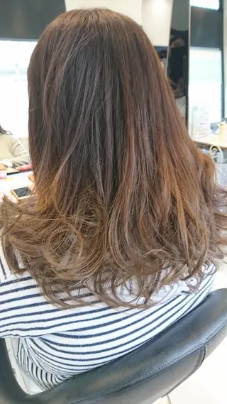 カラー ジニアル所属・長島 司のヘアスタイル