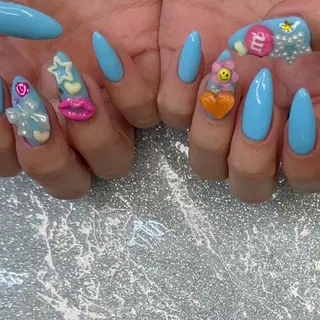 ネイル VIERU 🌈🎀💖のネイルデザイン