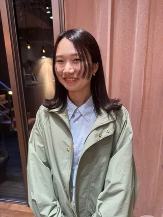 ミディアム カラー 大橋 芽衣のヘアスタイル