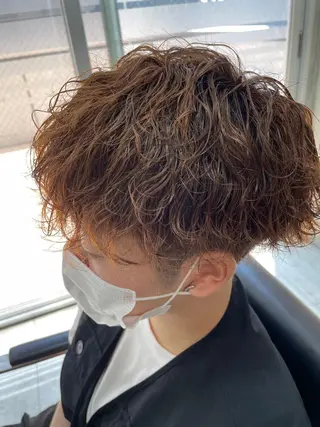 パーマ Kvell&Co.所属・ハイトーン カラーのヘアスタイル