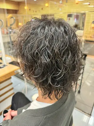 パーマ メンズ 韓国レイヤーカット/ くすみカラー/モモのヘアスタイル