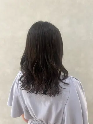 セミロング パーマ 関 琴美のヘアスタイル