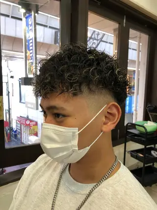 パーマ メンズ カ レラのヘアスタイル