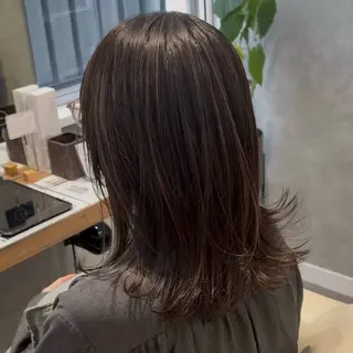 ミディアム カラー 細めハイライト🩶 レイヤーカット　穂積のヘアスタイル