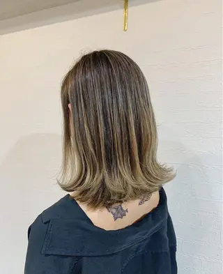 ミディアム ハイトーン/レイヤー 💜Akaneのヘアスタイル