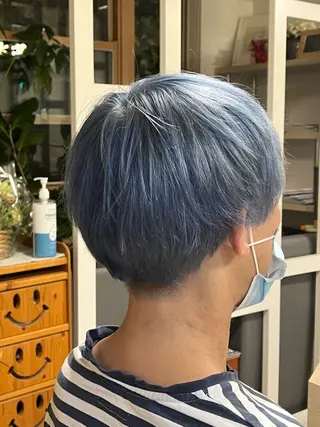 ショート カラー 南 祐希のヘアスタイル