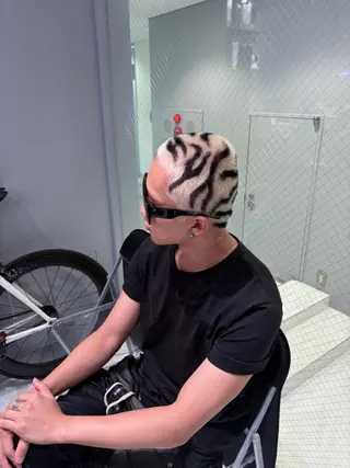 ショート カラー メンズ 菜々🫧新宿 透明感ケアブリーチのヘアスタイル