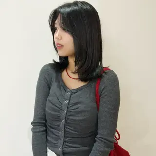 ミディアム カラー nonoka オリーブ/グレージュのヘアスタイル