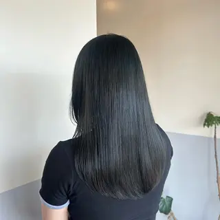 ロング カラー basho岡本 菜那のヘアスタイル
