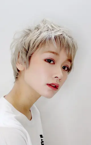 ショート カラー リルウヘアー 天王寺のヘアスタイル