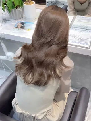 ロング ヒメザキ ユリのヘアスタイル