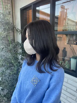 ミディアム 小坂 真子のヘアスタイル