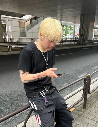 ショート メンズ/ブリーチ/ スパイキーのヘアスタイル