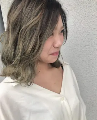 ミディアム カラー レイヤーカット匠 イソザキノリユキのヘアスタイル