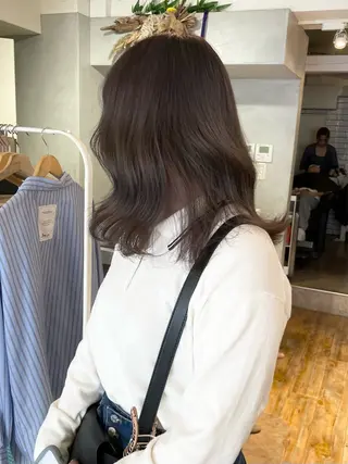 ミディアム カラー akane .のヘアスタイル