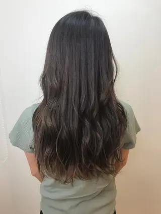 ロング カラー 湯浅 了一のヘアスタイル