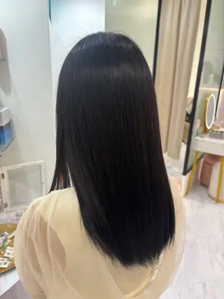 セミロング カラー MONA MARISEのヘアスタイル