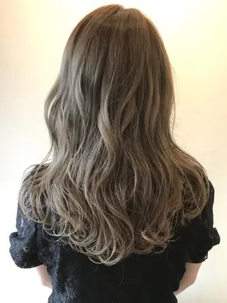 セミロング カラー パーマ 透明感カラーブリーチ 🌼シゲモトアヤ🌼のヘアスタイル