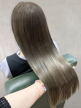 ロング カラー 小山田 愛美のヘアスタイル
