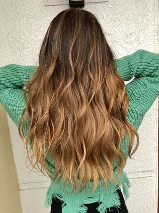 ロング カラー レイヤーカット匠 イソザキノリユキのヘアスタイル