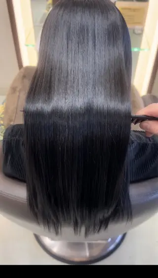 ロング カラー 臼井 早智のヘアスタイル