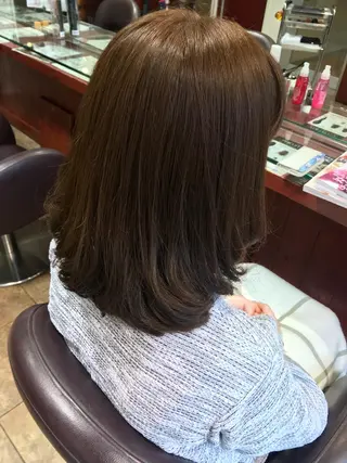 ミディアム 嶋村 望美のヘアスタイル