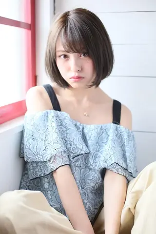 ショート カラー 栗原 瑠世のヘアスタイル