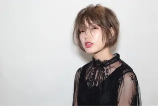 ショート カラー ハイトーン/レイヤー /ケアブリーチ石川治のヘアスタイル