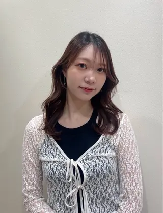 セミロング aku💞韓国風🩷 ピンクカラー🎀🩷のヘアスタイル