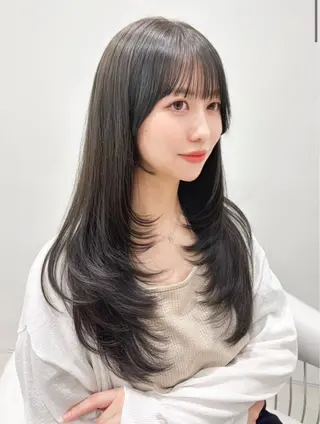 ロング カラー 伊藤 優里のヘアスタイル