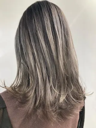 セミロング カラー ブリーチ&似合せボブ 田中寛十のヘアスタイル