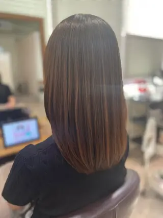 ミディアム 茅野 あゆ美のヘアスタイル