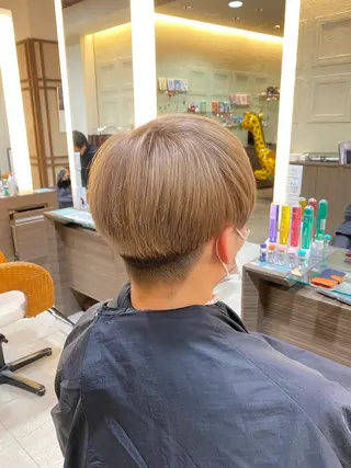 カラー メンズ スパイラル波巻き パーマ井本汰壱のヘアスタイル