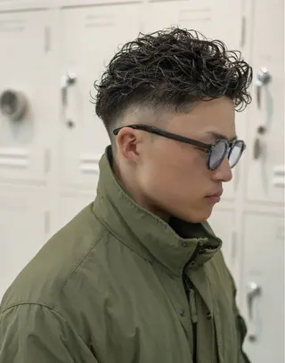 ショート カラー パーマ メンズ キッズ 岩本晴佳/波巻きパー マ/フェザーパーマのヘアスタイル