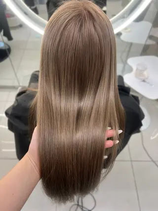 ロング カラー GAGA所属・GAGA AMIKAのヘアスタイル